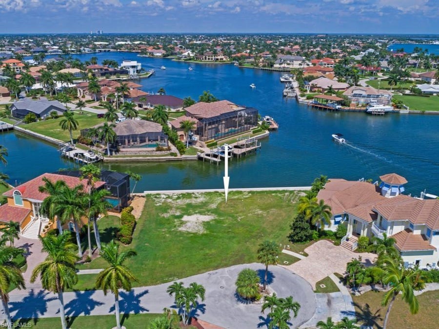 Property photo for 1261 Stone Ct, Marco Island, FL